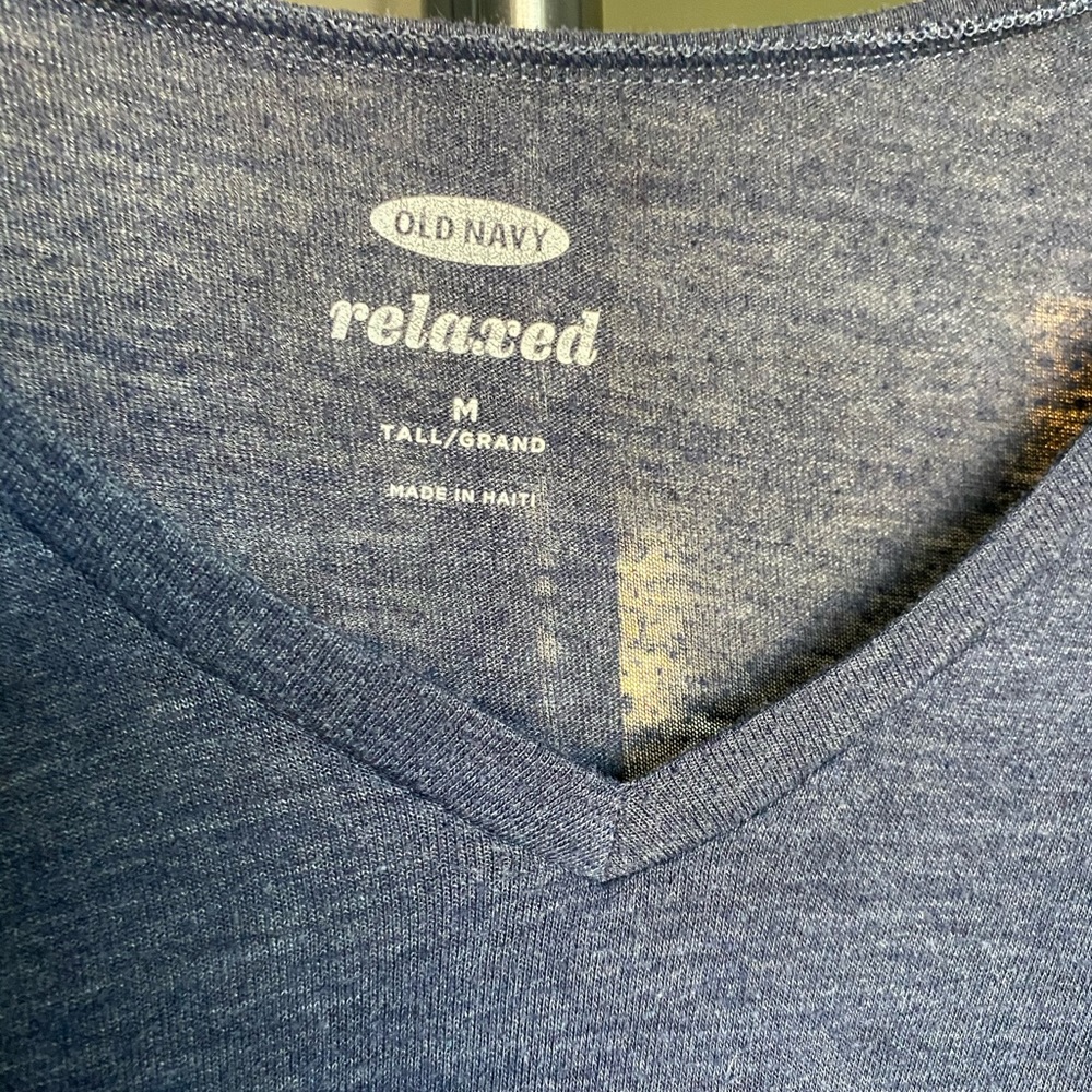 old navy basic tee - Picture 2 of 2